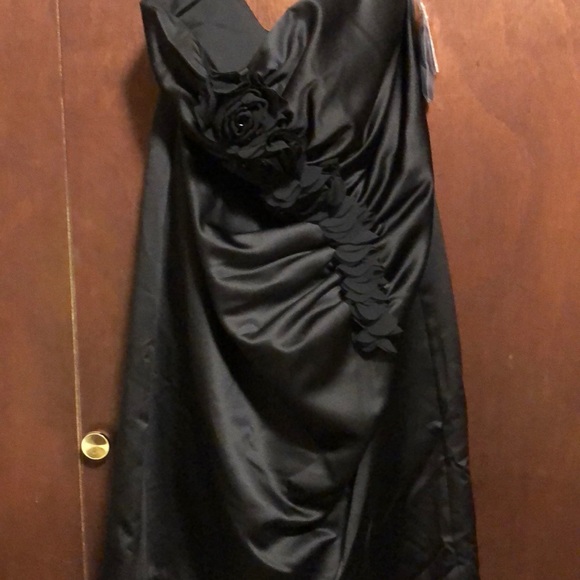 Dress - Picture 3 of 4